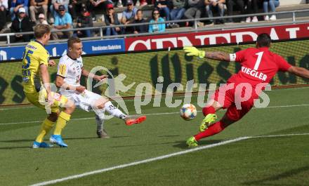 Fussball Bundesliga. RZ Pellets WAC gegen spusu SKN St. Poelten. Marcel Ritzmaier, (WAC), Noah Steiner, Christoph Riegler  (St. Poelten). Wolfsberg, am 6.10.2019.
Foto: Kuess
www.qspictures.net

---
pressefotos, pressefotografie, kuess, qs, qspictures, sport, bild, bilder, bilddatenbank