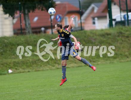 Fussball. 2. Klasse B. SG SK WeiÃenstein/SV Toeplitsch gegen Gitschtal.  Alexander Kleinbichler (WeiÃenstein), Marco Domenig (Gitschtal.). WeiÃenstein, 5.10.2019.
Foto: Kuess
www.qspictures.net
---
pressefotos, pressefotografie, kuess, qs, qspictures, sport, bild, bilder, bilddatenbank