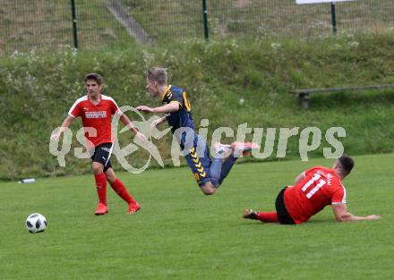 Fussball. 2. Klasse B. SG SK WeiÃenstein/SV Toeplitsch gegen Gitschtal.  Heimo Unterdorfer (WeiÃenstein), Mario Santner, Daniel Christian Zankl (Gitschtal.). WeiÃenstein, 5.10.2019.
Foto: Kuess
www.qspictures.net
---
pressefotos, pressefotografie, kuess, qs, qspictures, sport, bild, bilder, bilddatenbank