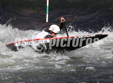 Wildwassersport. Kanu, Kajak. Nadine Weratschnig. Gurkerbruecke, am 6.10.2019.
Foto: Kuess
www.qspictures.net
---
pressefotos, pressefotografie, kuess, qs, qspictures, sport, bild, bilder, bilddatenbank