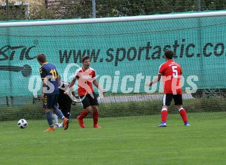 Fussball. 2. Klasse B. SG SK WeiÃenstein/SV Toeplitsch gegen Gitschtal.  Torjubel Mario Santner, Patrick Domenig (Gitschtal.). WeiÃenstein, 5.10.2019.
Foto: Kuess
www.qspictures.net
---
pressefotos, pressefotografie, kuess, qs, qspictures, sport, bild, bilder, bilddatenbank