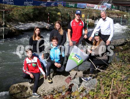 Wildwassersport. Kanu, Kajak. Nina Weratschnig, Valentina Dreier, Felix Oschmautz, Landeshauptmann Peter Kaiser, Nadine Weratschnig, Mario Leitner, Antonia Oschmautz . Gurkerbruecke, am 6.10.2019.
Foto: Kuess
www.qspictures.net
---
pressefotos, pressefotografie, kuess, qs, qspictures, sport, bild, bilder, bilddatenbank