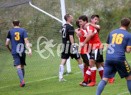 Fussball. 2. Klasse B. SG SK WeiÃenstein/SV Toeplitsch gegen Gitschtal.  Torjubel Marco Domenig, Andreas Holzfeind, Mario Santner  (Gitschtal.). WeiÃenstein, 5.10.2019.
Foto: Kuess
www.qspictures.net
---
pressefotos, pressefotografie, kuess, qs, qspictures, sport, bild, bilder, bilddatenbank