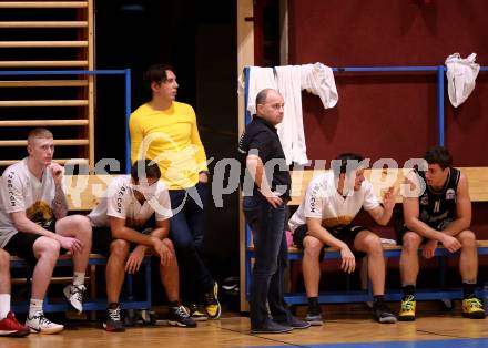 Basketball 2. Bundesliga. Grunddurchgang 4. Runde. Woerthersee Piraten gegen Guessing/Jennersdorf Blackbirds. Andreas Kuttnig, Trainer Goran Jovanovic,  (Piraten). Klagenfurt, am 12.10.2019.
Foto: Kuess
www.qspictures.net

---
pressefotos, pressefotografie, kuess, qs, qspictures, sport, bild, bilder, bilddatenbank