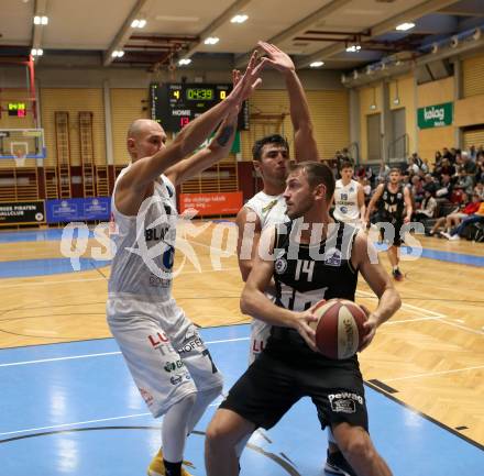 Basketball 2. Bundesliga. Grunddurchgang 4. Runde. Woerthersee Piraten gegen Guessing/Jennersdorf Blackbirds. Maximilian Kunovjanek (Piraten),  Christoph Astl, Marko Moric (Blackbirds). Klagenfurt, am 12.10.2019.
Foto: Kuess
www.qspictures.net

---
pressefotos, pressefotografie, kuess, qs, qspictures, sport, bild, bilder, bilddatenbank