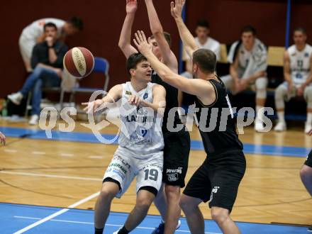 Basketball 2. Bundesliga. Grunddurchgang 4. Runde. Woerthersee Piraten gegen Guessing/Jennersdorf Blackbirds.  Tevz Ruzic, Maximilian Kunovjanek (Piraten), Jakob Ernst (Blackbirds). Klagenfurt, am 12.10.2019.
Foto: Kuess
www.qspictures.net

---
pressefotos, pressefotografie, kuess, qs, qspictures, sport, bild, bilder, bilddatenbank