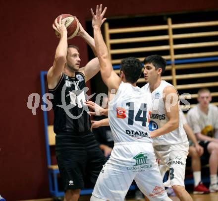 Basketball 2. Bundesliga. Grunddurchgang 4. Runde. Woerthersee Piraten gegen Guessing/Jennersdorf Blackbirds. Maximilian Kunovjanek (Piraten),  Christoph Astl, Bernhard Koch (Blackbirds). Klagenfurt, am 12.10.2019.
Foto: Kuess
www.qspictures.net

---
pressefotos, pressefotografie, kuess, qs, qspictures, sport, bild, bilder, bilddatenbank