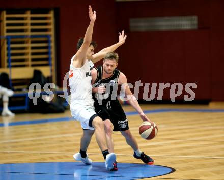 Basketball 2. Bundesliga. Grunddurchgang 4. Runde. Woerthersee Piraten gegen Guessing/Jennersdorf Blackbirds. Ziga Erculj (Piraten), Jakob Ernst (Blackbirds). Klagenfurt, am 12.10.2019.
Foto: Kuess
www.qspictures.net

---
pressefotos, pressefotografie, kuess, qs, qspictures, sport, bild, bilder, bilddatenbank