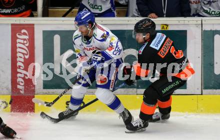 EBEL. Eishockey Bundesliga. EC VSV gegen Moser Medical Graz99ers.   Martin Ulmer,  (VSV), Matt Garbowsky (Graz). Villach, am 13.10.2019.
Foto: Kuess
www.qspictures.net
---
pressefotos, pressefotografie, kuess, qs, qspictures, sport, bild, bilder, bilddatenbank