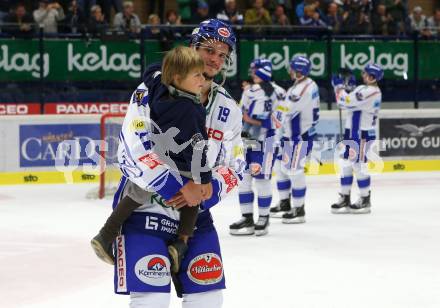 EBEL. Eishockey Bundesliga. EC VSV gegen Moser Medical Graz99ers.   Stefan Bacher mit Sohn (VSV). Villach, am 13.10.2019.
Foto: Kuess
www.qspictures.net
---
pressefotos, pressefotografie, kuess, qs, qspictures, sport, bild, bilder, bilddatenbank
