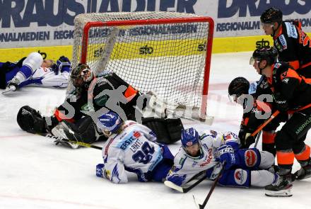 EBEL. Eishockey Bundesliga. EC VSV gegen Moser Medical Graz99ers.   Miika Lahti, Christof Wappis (VSV),  Cristopher Nihlstorp (Graz). Villach, am 13.10.2019.
Foto: Kuess
www.qspictures.net
---
pressefotos, pressefotografie, kuess, qs, qspictures, sport, bild, bilder, bilddatenbank