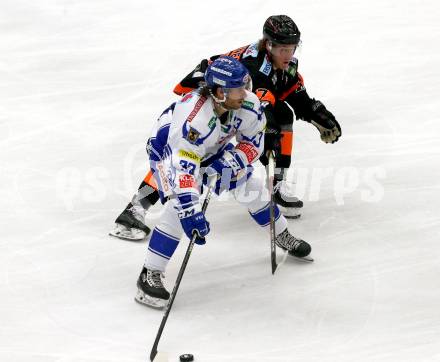 EBEL. Eishockey Bundesliga. EC VSV gegen Moser Medical Graz99ers.   Martin Ulmer,  (VSV), Peter Robin Weihager (Graz). Villach, am 13.10.2019.
Foto: Kuess
www.qspictures.net
---
pressefotos, pressefotografie, kuess, qs, qspictures, sport, bild, bilder, bilddatenbank