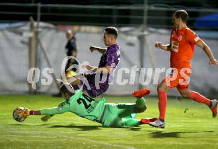 Fussball 2. Liga. SK Austria Klagenfurt gegen  SV Horn. Oliver Markoutz, (Austria Klagenfurt), Simon Kronsteiner  (Horn). Klagenfurt, am 18.10.2019.
Foto: Kuess
www.qspictures.net
---
pressefotos, pressefotografie, kuess, qs, qspictures, sport, bild, bilder, bilddatenbank