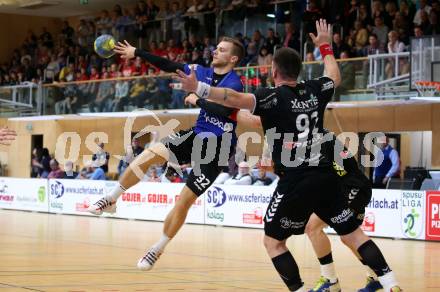 HLA. Handball BUndesliga. SC Kelag Ferlach gegen HSG Remus Baernbach/Koeflach. Matic Kotar,  (SCF), Jadranko Stojanovic (Baernbach/Koeflach). Ferlach, am 12.10.2019.
Foto: Kuess
www.qspictures.net

---
pressefotos, pressefotografie, kuess, qs, qspictures, sport, bild, bilder, bilddatenbank