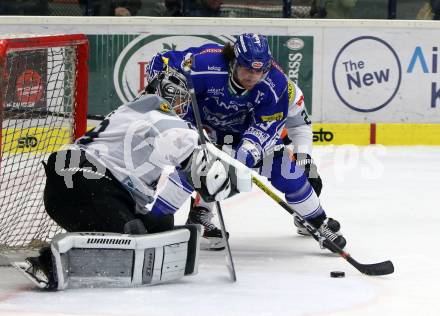 EBEL. Eishockey Bundesliga. EC VSV gegen Dornbirn Bulldogs	.  Chris Collins,  (VSV), Juha Easmus Rinne (Dornbirn). Villach, am 20.10.2019.
Foto: Kuess
www.qspictures.net
---
pressefotos, pressefotografie, kuess, qs, qspictures, sport, bild, bilder, bilddatenbank