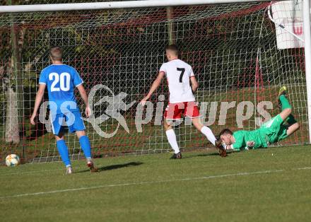 Fussball. 2. Klasse D. St. Paul gegen Maria Rojach. Manuel Rene Ronaldo Wiesenbauer (St. Paul), Dominik Guenter Goriupp  (Maria Rojach). St. Paul, am 12.10.2019.
Foto: Kuess
www.qspictures.net

---
pressefotos, pressefotografie, kuess, qs, qspictures, sport, bild, bilder, bilddatenbank
