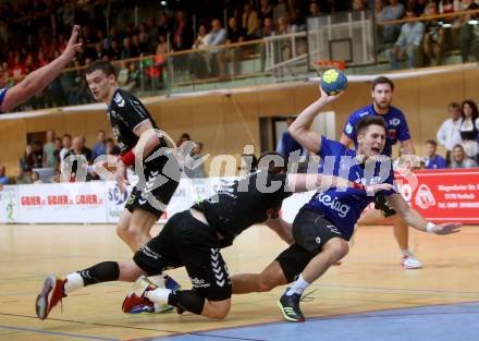 HLA. Handball BUndesliga. SC Kelag Ferlach gegen HSG Remus Baernbach/Koeflach. Mladan Jovanovic,  (SCF), Jadranko Stojanovic (Baernbach/Koeflach). Ferlach, am 12.10.2019.
Foto: Kuess
www.qspictures.net

---
pressefotos, pressefotografie, kuess, qs, qspictures, sport, bild, bilder, bilddatenbank