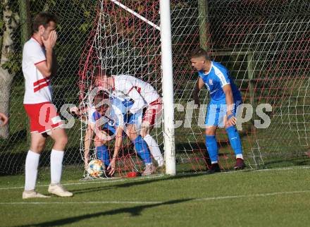 Fussball. 2. Klasse D. St. Paul gegen Maria Rojach. Robert Franz Kienzl (St. Paul),  Tevz Nabernik, Christoph Erich Paier (Maria Rojach). St. Paul, am 12.10.2019.
Foto: Kuess
www.qspictures.net

---
pressefotos, pressefotografie, kuess, qs, qspictures, sport, bild, bilder, bilddatenbank