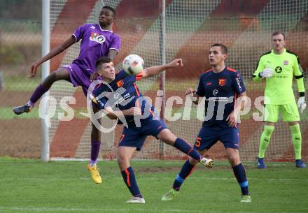 Fussball Unterliga Ost. Woelfnitz gegen SK Austria KLagenfurt. Adnan Bajric, Johannes Mederer,  (Woelfnitz), Mersei Dieu Nsandi (Austria KLagenfurt). Woelfnitz, am 19.10.2019.
Foto: Kuess
www.qspictures.net

---
pressefotos, pressefotografie, kuess, qs, qspictures, sport, bild, bilder, bilddatenbank