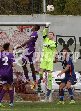 Fussball Unterliga Ost. Woelfnitz gegen SK Austria KLagenfurt. Florian Lampichler, Johannes Mederer (Woelfnitz), Mersei Dieu Nsandi  (Austria KLagenfurt). Woelfnitz, am 19.10.2019.
Foto: Kuess
www.qspictures.net

---
pressefotos, pressefotografie, kuess, qs, qspictures, sport, bild, bilder, bilddatenbank