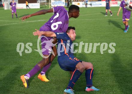 Fussball Unterliga Ost. Woelfnitz gegen SK Austria KLagenfurt. Michael Schneider,  (Woelfnitz), Mersei Dieu Nsandi (Austria KLagenfurt). Woelfnitz, am 19.10.2019.
Foto: Kuess
www.qspictures.net

---
pressefotos, pressefotografie, kuess, qs, qspictures, sport, bild, bilder, bilddatenbank