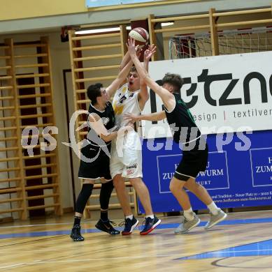 Basketball Zweite Liga 2019/2020. Grunddurchgang 6. Runde. Woerthersee Piraten gegen Deutsch Wagram Alligators. Tevz Ruzic (Piraten), Paul Rotter,  Jakob Lohr (Alligators). Klagenfurt, am 26.10.2019.
Foto: Kuess
www.qspictures.net

---
pressefotos, pressefotografie, kuess, qs, qspictures, sport, bild, bilder, bilddatenbank