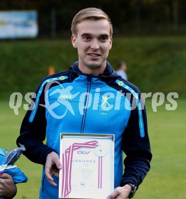 Fussball 1. KLasse A. Penk gegen Oberres Moelltal. Ehrung Leon Fian fuer den 2. Platz dei den Oesterreichen Meisterschaften im Halbmarathon. Penk, am 26.10.2019.
Foto: Kuess
www.qspictures.net

---
pressefotos, pressefotografie, kuess, qs, qspictures, sport, bild, bilder, bilddatenbank