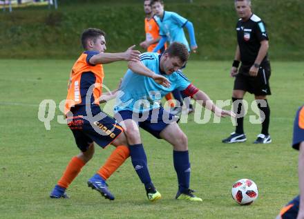 Fussball 1. KLasse A. Penk gegen Oberres Moelltal.  Markus Rauter,  (Penk),   Christian Brandstaetter (Oberes Moelltal). Penk, am 26.10.2019.
Foto: Kuess
www.qspictures.net

---
pressefotos, pressefotografie, kuess, qs, qspictures, sport, bild, bilder, bilddatenbank