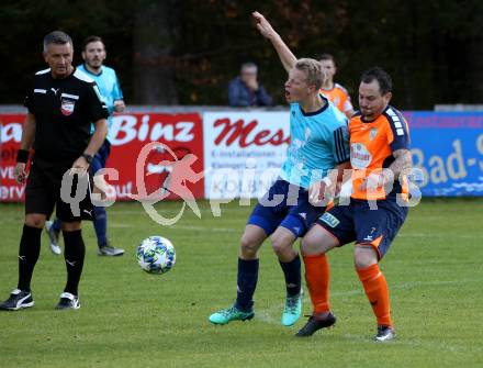 Fussball 1. KLasse A. Penk gegen Oberres Moelltal.  Sebastian Stefan Fuchs,  (Penk),  Stefan Pacher (Oberes Moelltal). Penk, am 26.10.2019.
Foto: Kuess
www.qspictures.net

---
pressefotos, pressefotografie, kuess, qs, qspictures, sport, bild, bilder, bilddatenbank