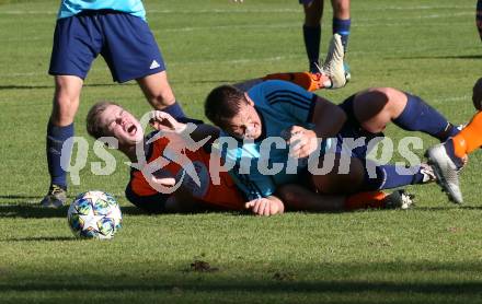 Fussball 1. KLasse A. Penk gegen Oberres Moelltal.  Christian Kriegl,  (Penk),   Kai Brandstaetter (Oberes Moelltal). Penk, am 26.10.2019.
Foto: Kuess
www.qspictures.net

---
pressefotos, pressefotografie, kuess, qs, qspictures, sport, bild, bilder, bilddatenbank