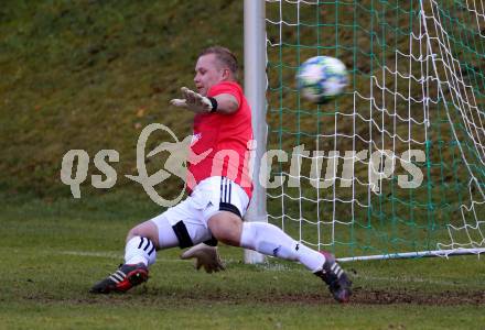 Fussball 1. KLasse A. Penk gegen Oberres Moelltal.  Sven Lolacher  (Penk). Penk, am 26.10.2019.
Foto: Kuess
www.qspictures.net

---
pressefotos, pressefotografie, kuess, qs, qspictures, sport, bild, bilder, bilddatenbank