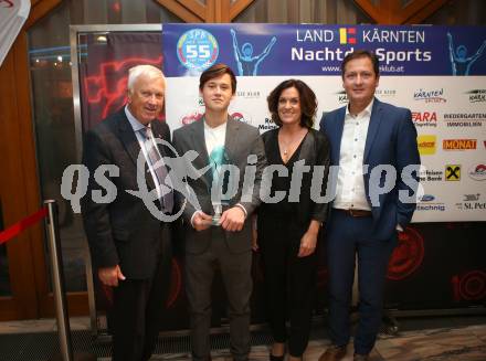 Nacht des Sports. Sportgala. Sportler des Jahres 2019.   Thomas Partl, Nicolai Uznik mit Mutter und Vater Daniel Uznik. Velden, am 30.10.2019.
Foto: Kuess
www.qspictures.net

---
pressefotos, pressefotografie, kuess, qs, qspictures, sport, bild, bilder, bilddatenbank