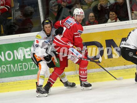 EBEL. Eishockey Bundesliga. KAC gegen	Dornbirn Bulldogs.  Petersen Nicholas Eric (KAC), Schnetzer Ramon (Dornbirn). Klagenfurt, am 1.11.2019.
Foto: Kuess
www.qspictures.net

---
pressefotos, pressefotografie, kuess, qs, qspictures, sport, bild, bilder, bilddatenbank