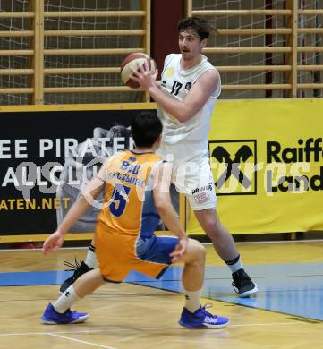 Basketball Zweite Liga 2019/2020. Grunddurchgang 8. Runde. Woerthersee Piraten gegen BBU Salzburg. Christof Gspandl,  (Piraten), Kazuhiko Yokoyama (Salzburg). Klagenfurt, am 3.11.2019.
Foto: Kuess
www.qspictures.net

---
pressefotos, pressefotografie, kuess, qs, qspictures, sport, bild, bilder, bilddatenbank