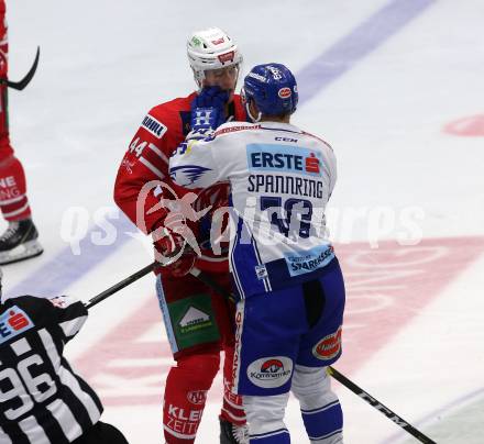 EBEL. Eishockey Bundesliga. EC VSV gegen KAC.  Spannring Patrick  (VSV),  Comrie Adam (KAC). Villach, am 3.11.2019.
Foto: Kuess
www.qspictures.net
---
pressefotos, pressefotografie, kuess, qs, qspictures, sport, bild, bilder, bilddatenbank