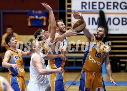 Basketball Zweite Liga 2019/2020. Grunddurchgang 8. Runde. Woerthersee Piraten gegen BBU Salzburg. Ziga Erculj, Maximilian Kunovjanek (Piraten),  Thomas Buchegger, Luka Mlovac  (Salzburg). Klagenfurt, am 3.11.2019.
Foto: Kuess
www.qspictures.net

---
pressefotos, pressefotografie, kuess, qs, qspictures, sport, bild, bilder, bilddatenbank