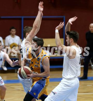 Basketball Zweite Liga 2019/2020. Grunddurchgang 8. Runde. Woerthersee Piraten gegen BBU Salzburg. Tevz Ruzic, Rade Rodic,  (Piraten), Dimitris Mouratoglou (Salzburg). Klagenfurt, am 3.11.2019.
Foto: Kuess
www.qspictures.net

---
pressefotos, pressefotografie, kuess, qs, qspictures, sport, bild, bilder, bilddatenbank