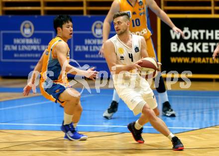 Basketball Zweite Liga 2019/2020. Grunddurchgang 8. Runde. Woerthersee Piraten gegen BBU Salzburg. Ziga Erculj, (Piraten), Kazuhiko Yokoyama  (Salzburg). Klagenfurt, am 3.11.2019.
Foto: Kuess
www.qspictures.net

---
pressefotos, pressefotografie, kuess, qs, qspictures, sport, bild, bilder, bilddatenbank