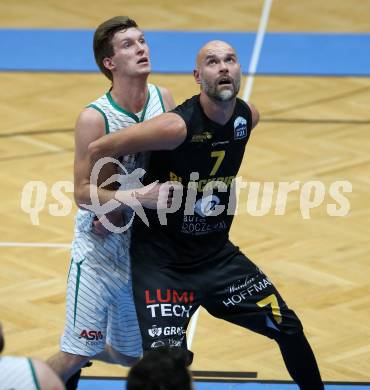 Basketball Zweite Liga 2019/2020. Grunddurchgang 9. Runde. KOS Celovec gegen  Guessing/Jennersdorf Blackbirds 	.  Andi Smrtnik,  (KOS Celovec),  Marko Moric (Blackbirds). Klagenfurt, am 9.11.2019.
Foto: Kuess
www.qspictures.net

---
pressefotos, pressefotografie, kuess, qs, qspictures, sport, bild, bilder, bilddatenbank