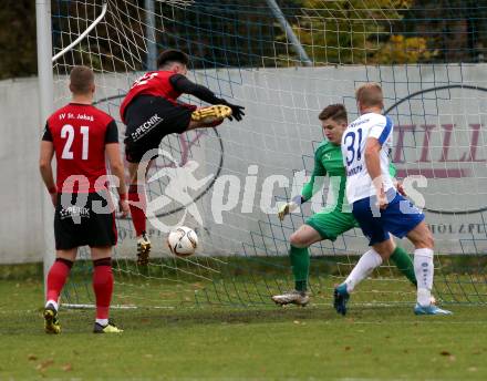 Fussball Kaerntner Liga. Treibach gegen St. Jakob/Ros. .  Jonas Warmuth (Treibach),  Emir Ljubijankic, Wolfgang Michael Sereinig, Christopher Altmann (St. Jakob). Treibach, am 9.11.2019.
Foto: Kuess
www.qspictures.net
---
pressefotos, pressefotografie, kuess, qs, qspictures, sport, bild, bilder, bilddatenbank