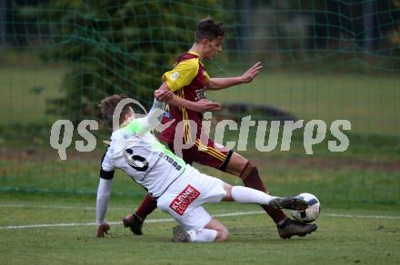 Fussball Unterliga West. Radenthein gegen Lienz.  Mario Patrick Tarmann,  (Radenthein), Florian Unterweger  (Lienz). Radenthein, am 2.11.2019.
Foto: Kuess
www.qspictures.net

---
pressefotos, pressefotografie, kuess, qs, qspictures, sport, bild, bilder, bilddatenbank