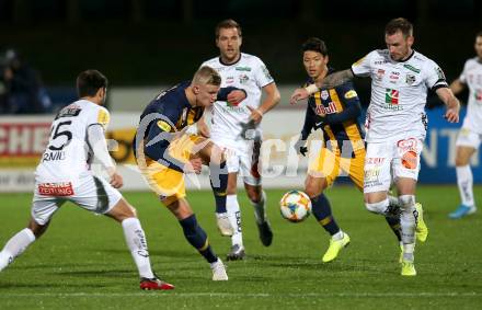 Fussball Bundesliga. RZ Pellets WAC gegen FC Red Bull Salzburg. Nemanja Rnic, Mario Leitgeb, Michael Sollbauer, (WAC),  Erling Braut Haland, Hee Chan Hwang  (Salzburg). Wolfsberg, am 10.11.2019.
Foto: Kuess
www.qspictures.net

---
pressefotos, pressefotografie, kuess, qs, qspictures, sport, bild, bilder, bilddatenbank
