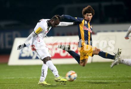 Fussball Bundesliga. RZ Pellets WAC gegen FC Red Bull Salzburg. Anderson Niangbo,  (WAC),  Andre Ramalho Silva (Salzburg). Wolfsberg, am 10.11.2019.
Foto: Kuess
www.qspictures.net

---
pressefotos, pressefotografie, kuess, qs, qspictures, sport, bild, bilder, bilddatenbank