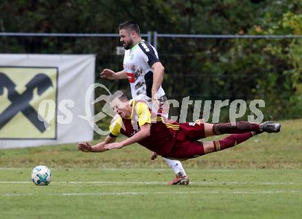 Fussball Unterliga West. Radenthein gegen Lienz. Mario Patrick Tarmann,   (Radenthein),  Sven Lovric (Lienz). Radenthein, am 2.11.2019.
Foto: Kuess
www.qspictures.net

---
pressefotos, pressefotografie, kuess, qs, qspictures, sport, bild, bilder, bilddatenbank