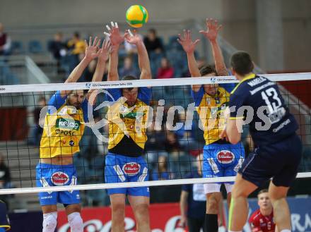 Volleyball. CEV Champions League Volley 2020 Men. SK Zadruga Aich/Dob gegen HAOK Mladost Zageb.  Maximilian Landfahrer, Michal Hruska, Peter Mlynarcik (Aich/Dob). Klagenfurt, am 13.11.2019.
Foto: Kuess
www.qspictures.net
Foto: Kuess
---
pressefotos, pressefotografie, kuess, qs, qspictures, sport, bild, bilder, bilddatenbank