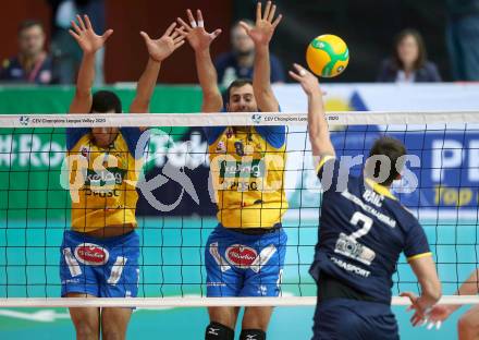 Volleyball. CEV Champions League Volley 2020 Men. SK Zadruga Aich/Dob gegen HAOK Mladost Zageb.  Victor Hugo Alcantara, Ivan Kolev (Aich/Dob). Klagenfurt, am 13.11.2019.
Foto: Kuess
www.qspictures.net
Foto: Kuess
---
pressefotos, pressefotografie, kuess, qs, qspictures, sport, bild, bilder, bilddatenbank