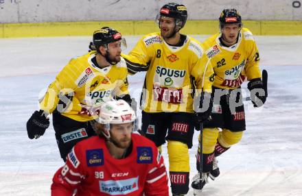 EBEL. Eishockey Bundesliga. KAC gegen	Vienna Capitals. Torjubel Julian Grosslechner,  Nikolaus Hartl, Brenden Kichton (Vienna Capitals). Klagenfurt, am 15.11.2019.
Foto: Kuess
www.qspictures.net

---
pressefotos, pressefotografie, kuess, qs, qspictures, sport, bild, bilder, bilddatenbank