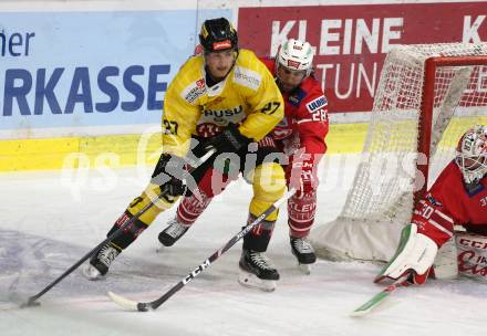 EBEL. Eishockey Bundesliga. KAC gegen	Vienna Capitals. Martin Schumnig,  (KAC), Ty Loney (Vienna Capitals). Klagenfurt, am 15.11.2019.
Foto: Kuess
www.qspictures.net

---
pressefotos, pressefotografie, kuess, qs, qspictures, sport, bild, bilder, bilddatenbank