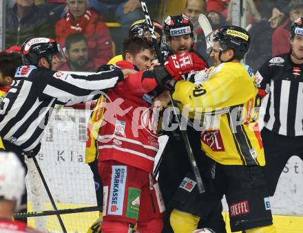 EBEL. Eishockey Bundesliga. KAC gegen	Vienna Capitals. Matthew Neal,  (KAC), Mario Fischer (Vienna Capitals). Klagenfurt, am 15.11.2019.
Foto: Kuess
www.qspictures.net

---
pressefotos, pressefotografie, kuess, qs, qspictures, sport, bild, bilder, bilddatenbank