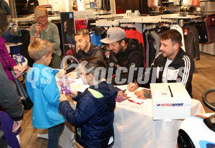 Fussball 2. Liga. Autogrammstunde SK Austria Klagenfurt. Okan Aydin, Sandro Zakany, Philipp Huetter. Intersport Klagenfurt, am 15.11.2019.
Foto: Kuess
---
pressefotos, pressefotografie, kuess, qs, qspictures, sport, bild, bilder, bilddatenbank